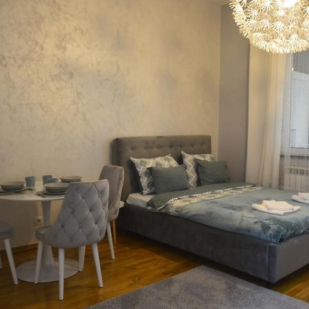 Ferienwohnung Teodora Lux Apartman Free Privat Parking Novi Sad Exterior foto