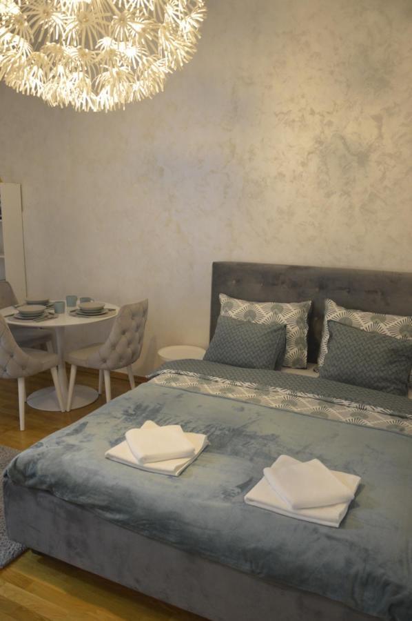 Ferienwohnung Teodora Lux Apartman Free Privat Parking Novi Sad Exterior foto