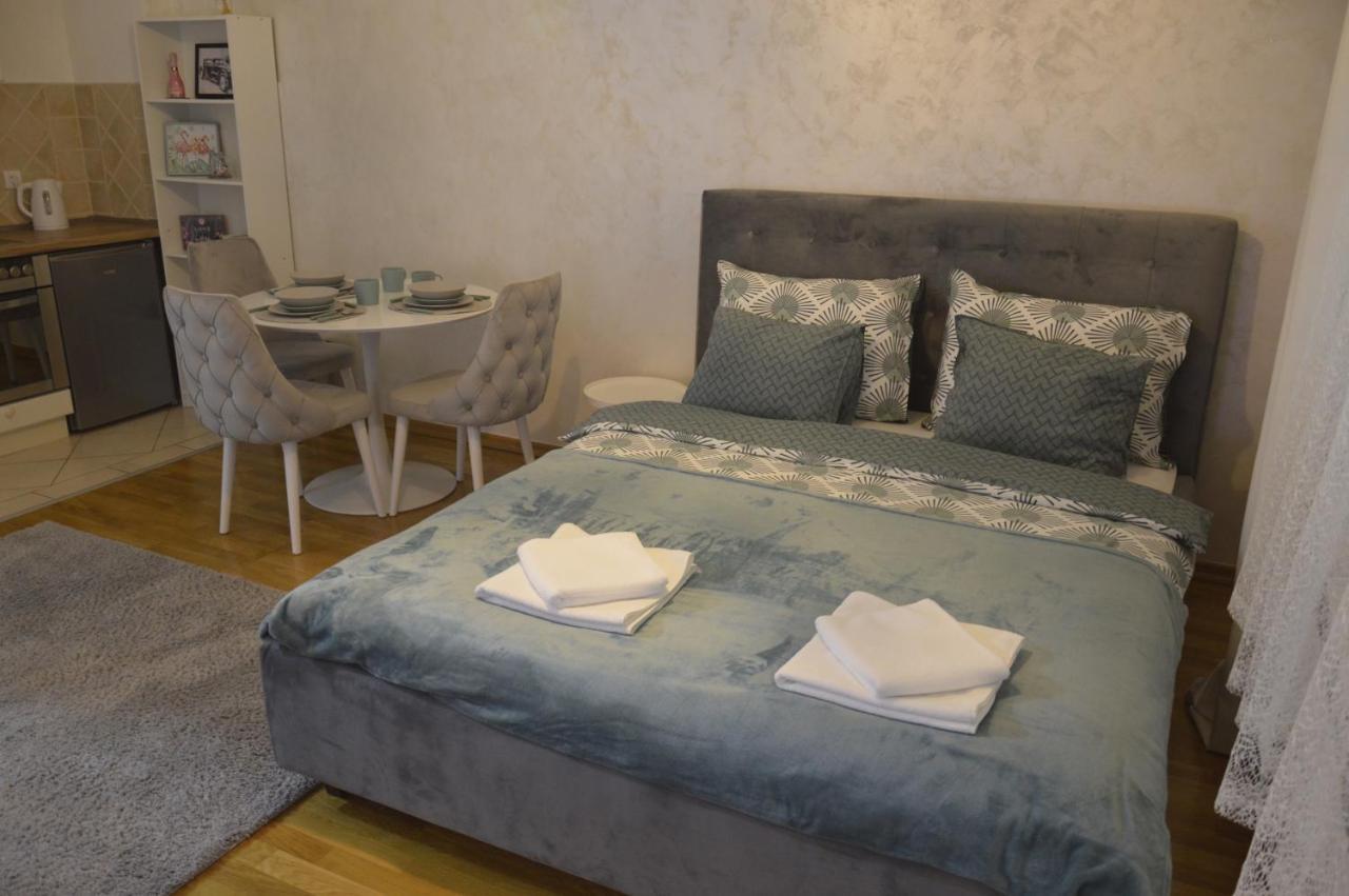 Ferienwohnung Teodora Lux Apartman Free Privat Parking Novi Sad Exterior foto