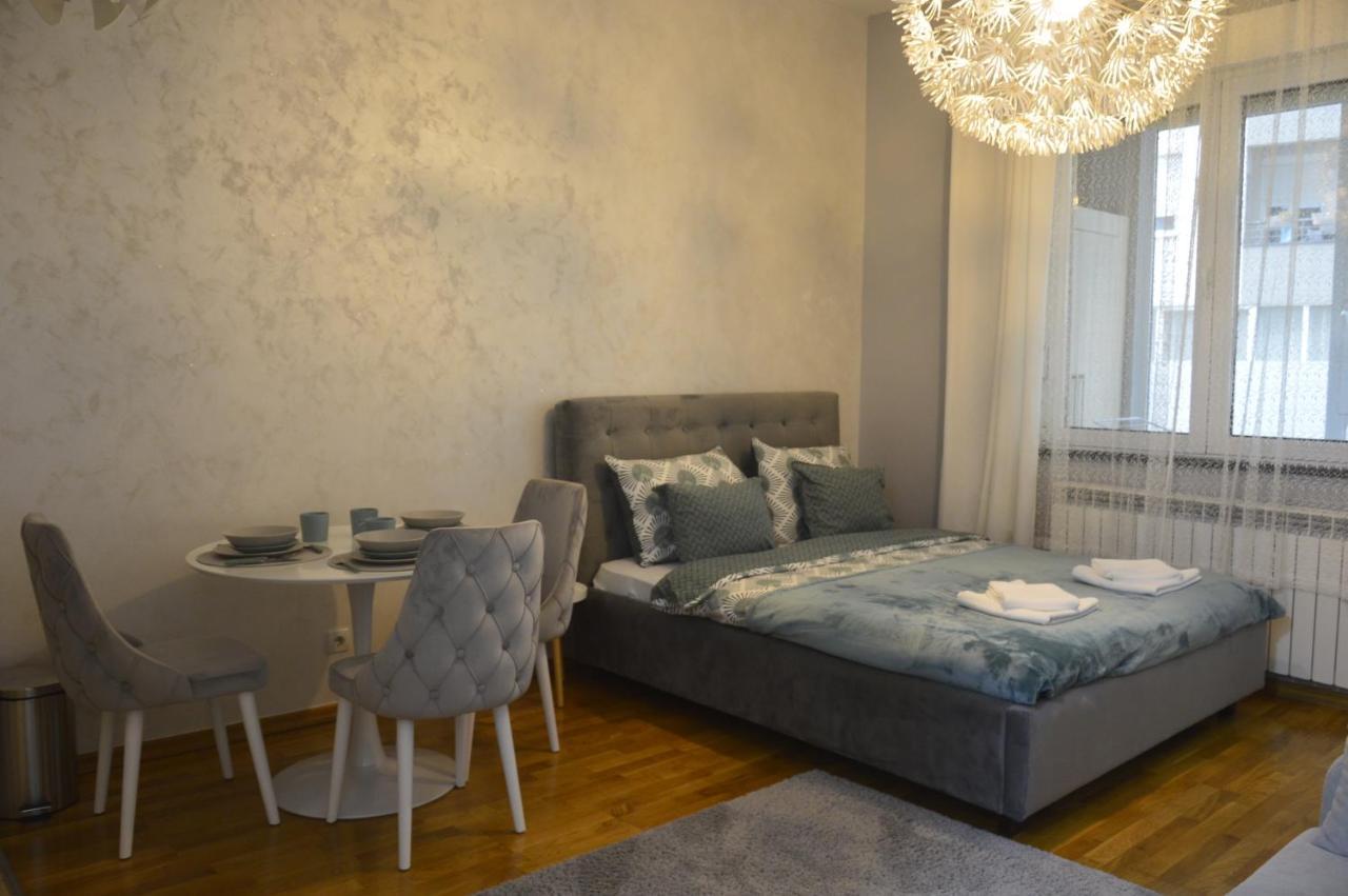 Ferienwohnung Teodora Lux Apartman Free Privat Parking Novi Sad Exterior foto